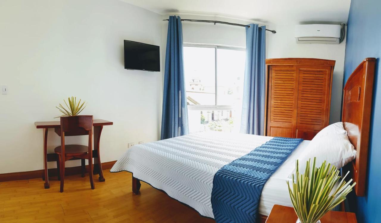 Park View - Airport & City Hotel 알라후엘라 외부 사진
