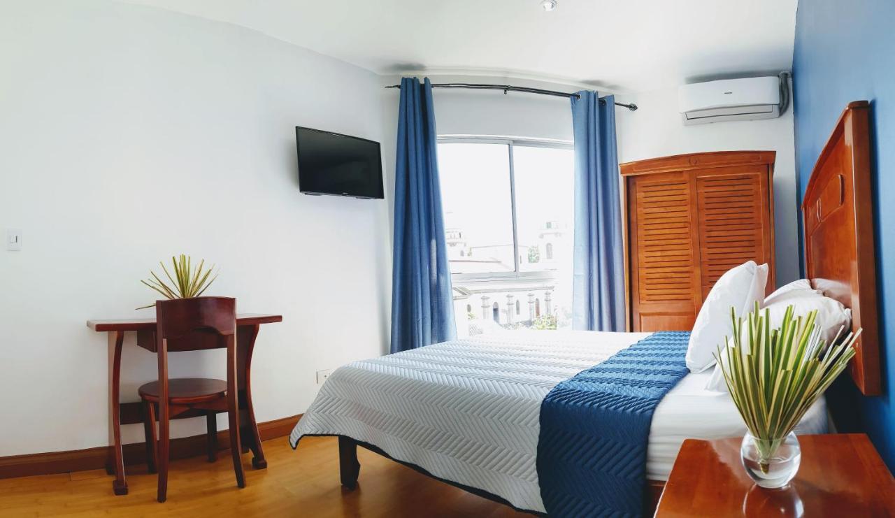 Park View - Airport & City Hotel 알라후엘라 외부 사진